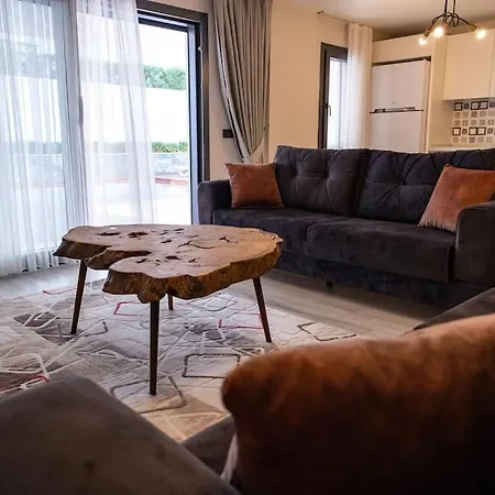 Havuzlu Lueks Yeni 4 Oda 빌라 Çeşme